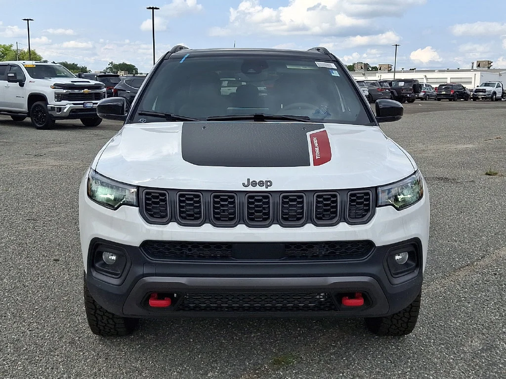 New 2026 Bright White Clear-Coat Exterior Paint Jeep Trailhawk image 2
