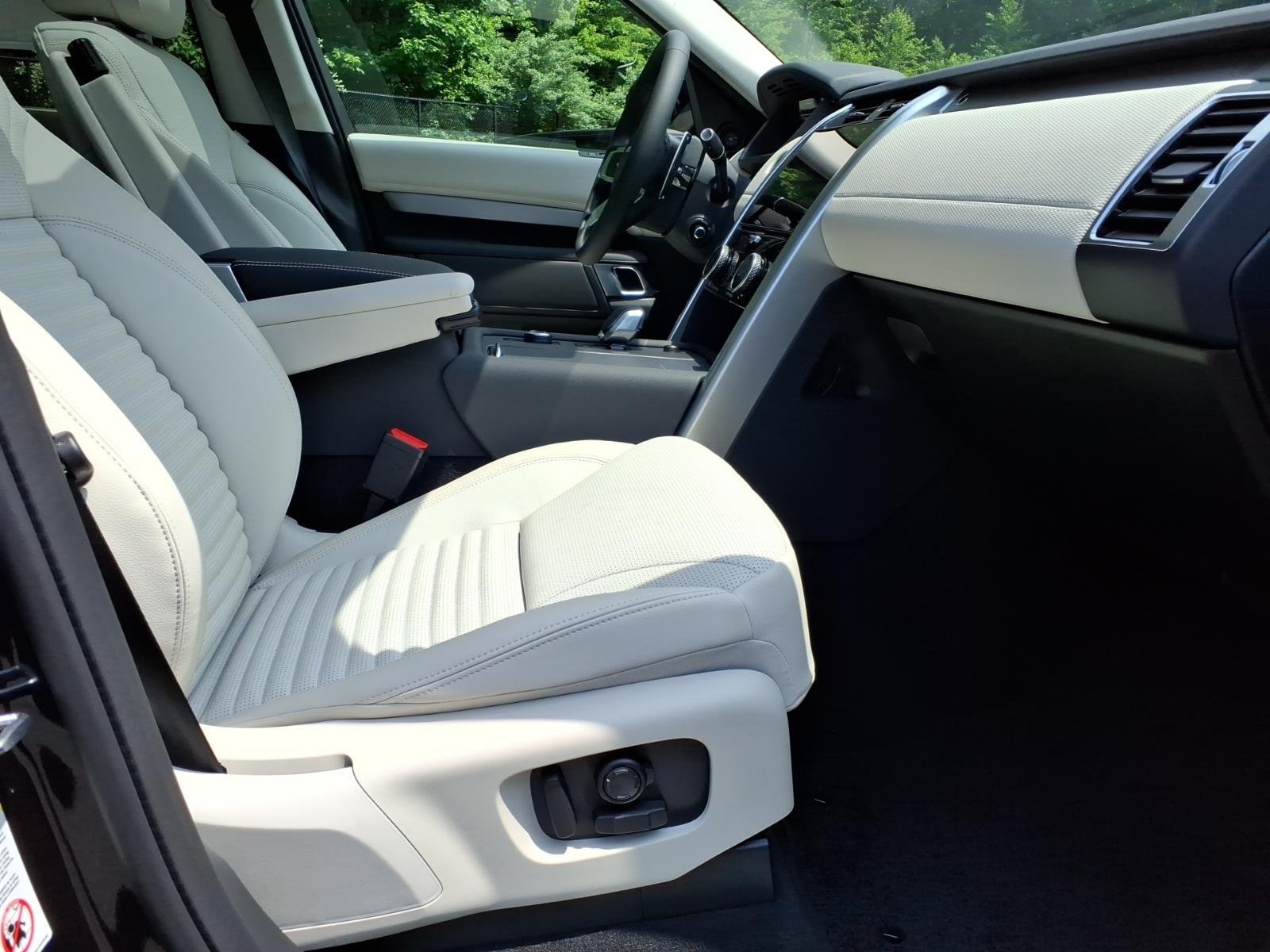 New 2026 Santorini Black Land Rover Gemini Edition image 3