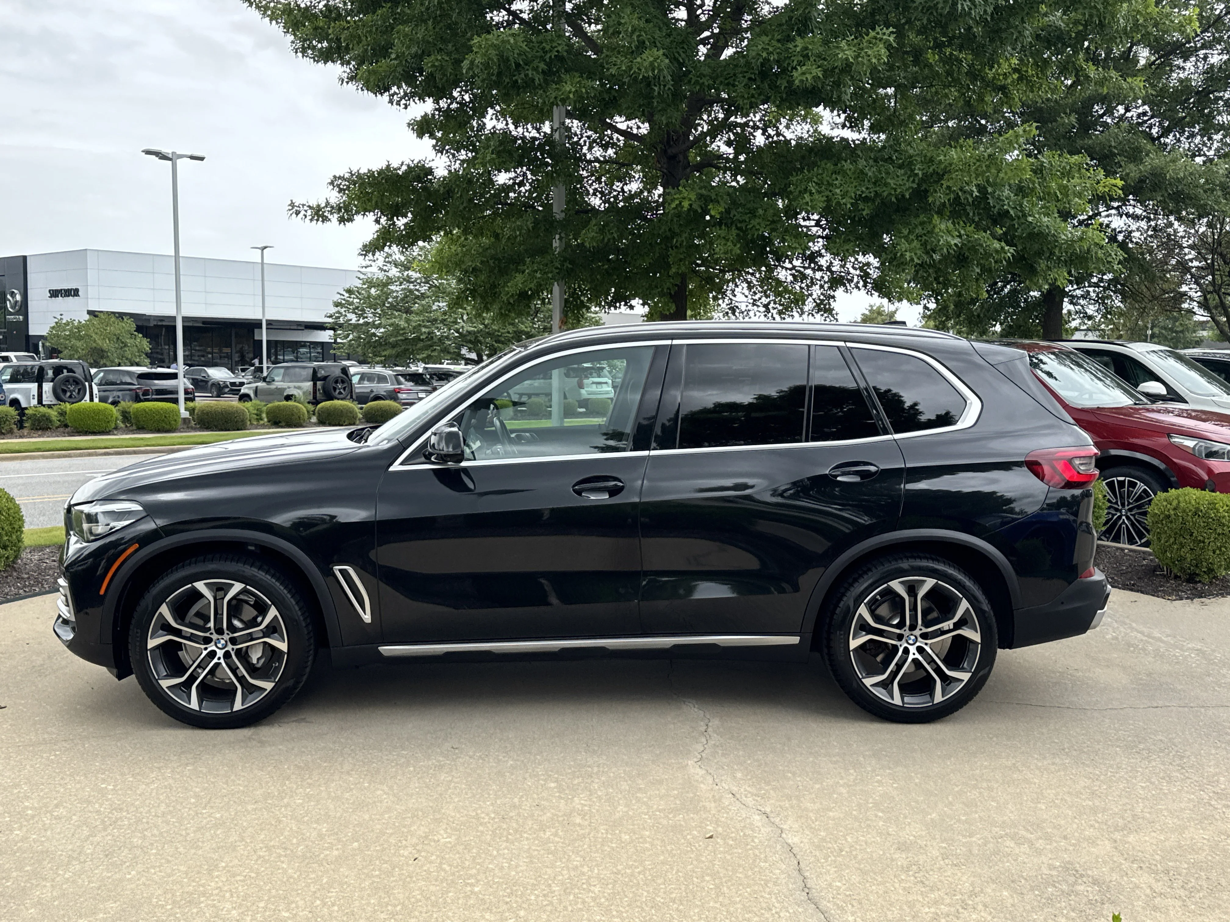 Certified Used 2023 Black Sapphire Metallic BMW xDrive40i image 2