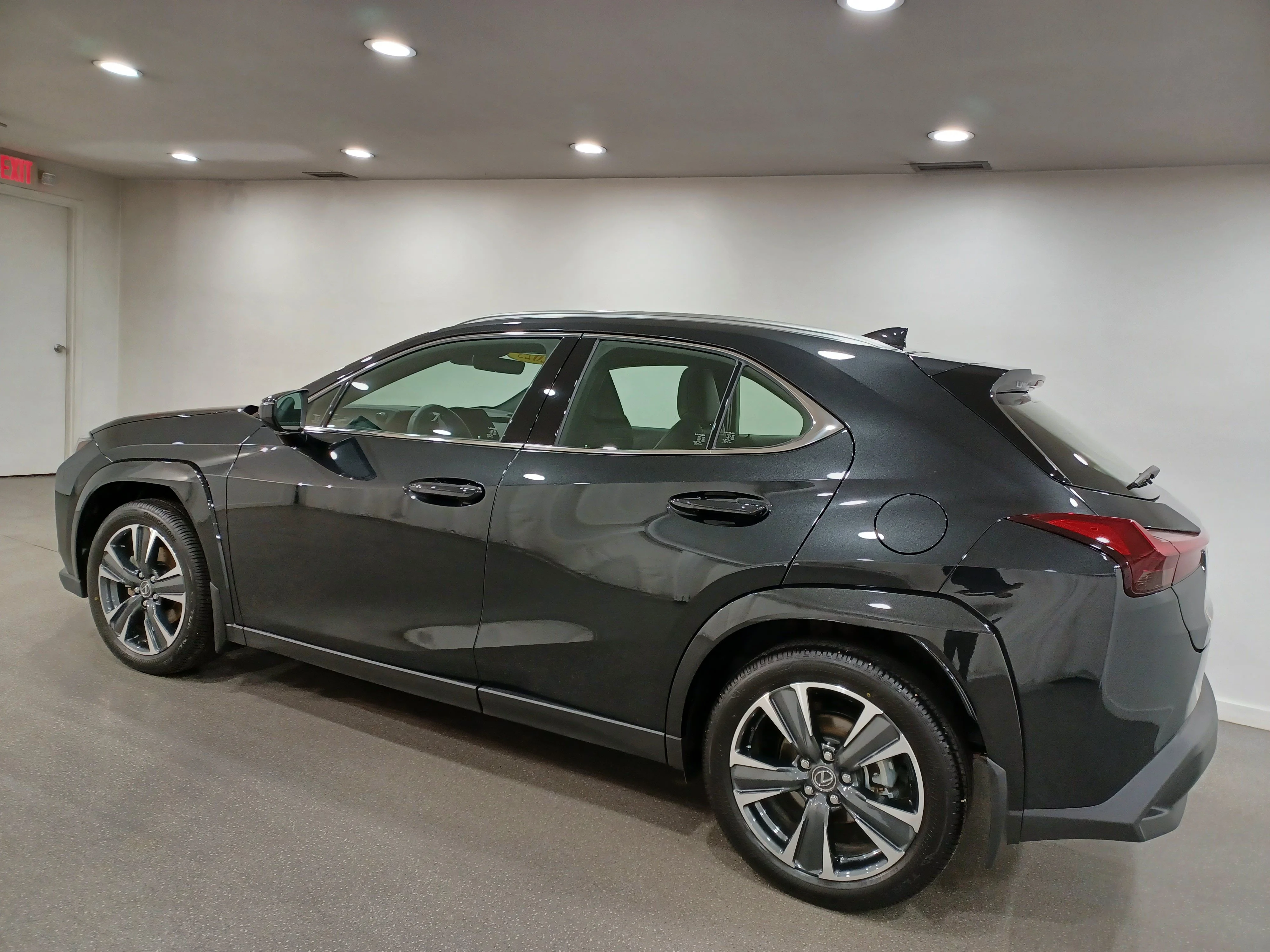 Used 2025 Caviar Lexus 300h Hybrid AWD*Adaptive Cruise | Cooled Leather | Sunroof | Htd Wheel | Lane Keep Assist image 7