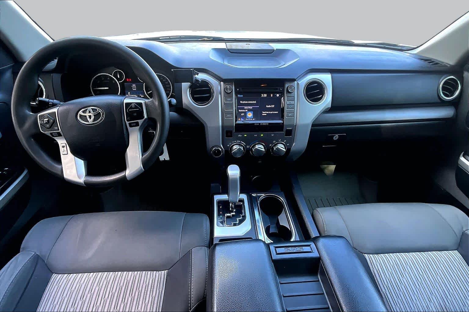 Used 2015 Super White Toyota SR5 image 13