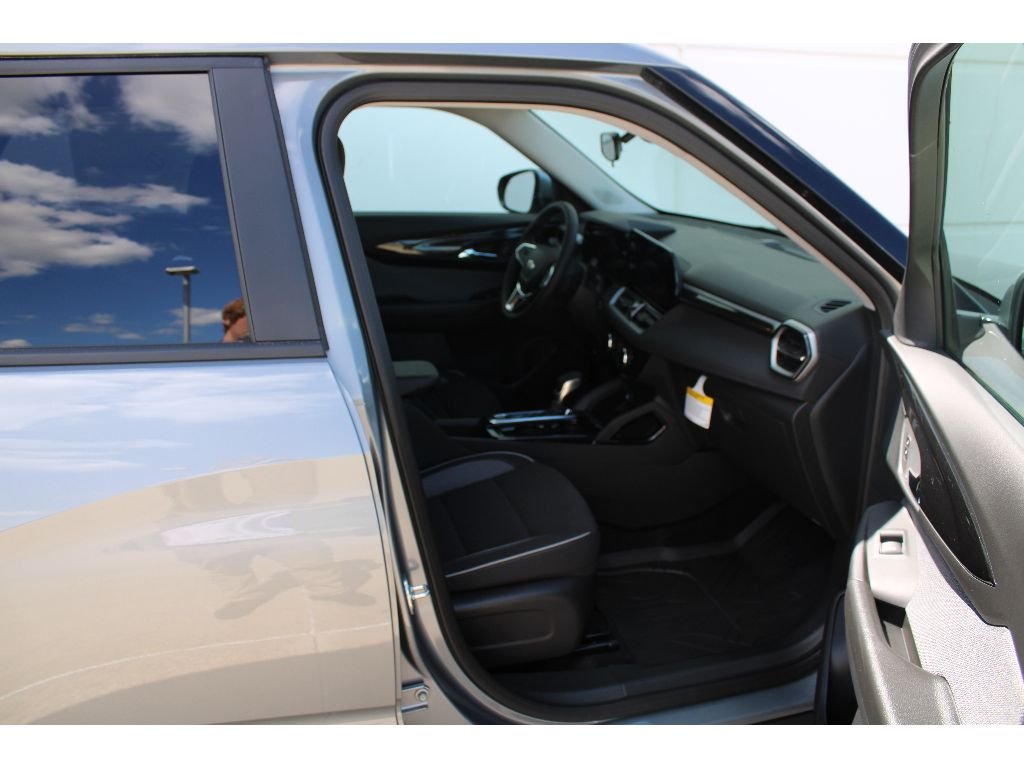 New 2026 Sterling Gray Metallic Chevrolet LT image 10