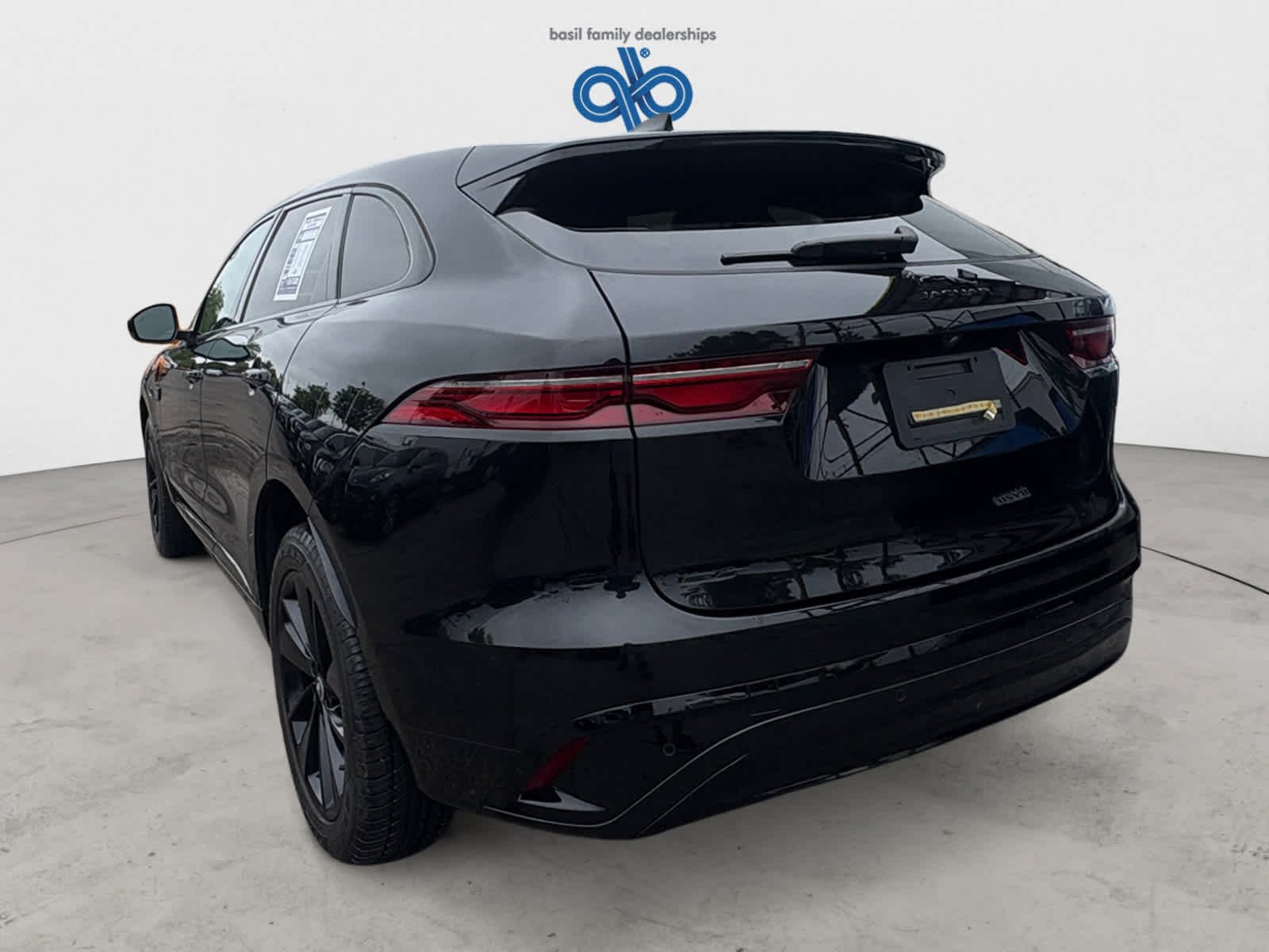 Used 2024 Santorini Black Metallic Jaguar R-Dynamic S image 4