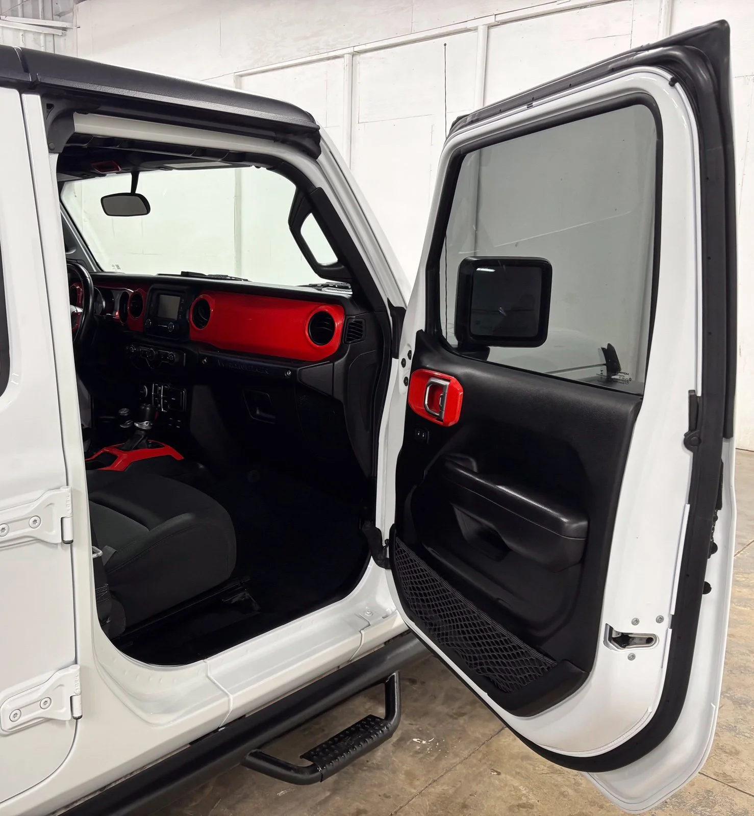 Used 2020 White Jeep Unlimited Sport S image 17