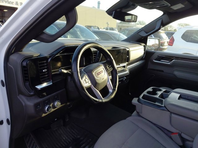 Used 2022 White GMC SLE image 6