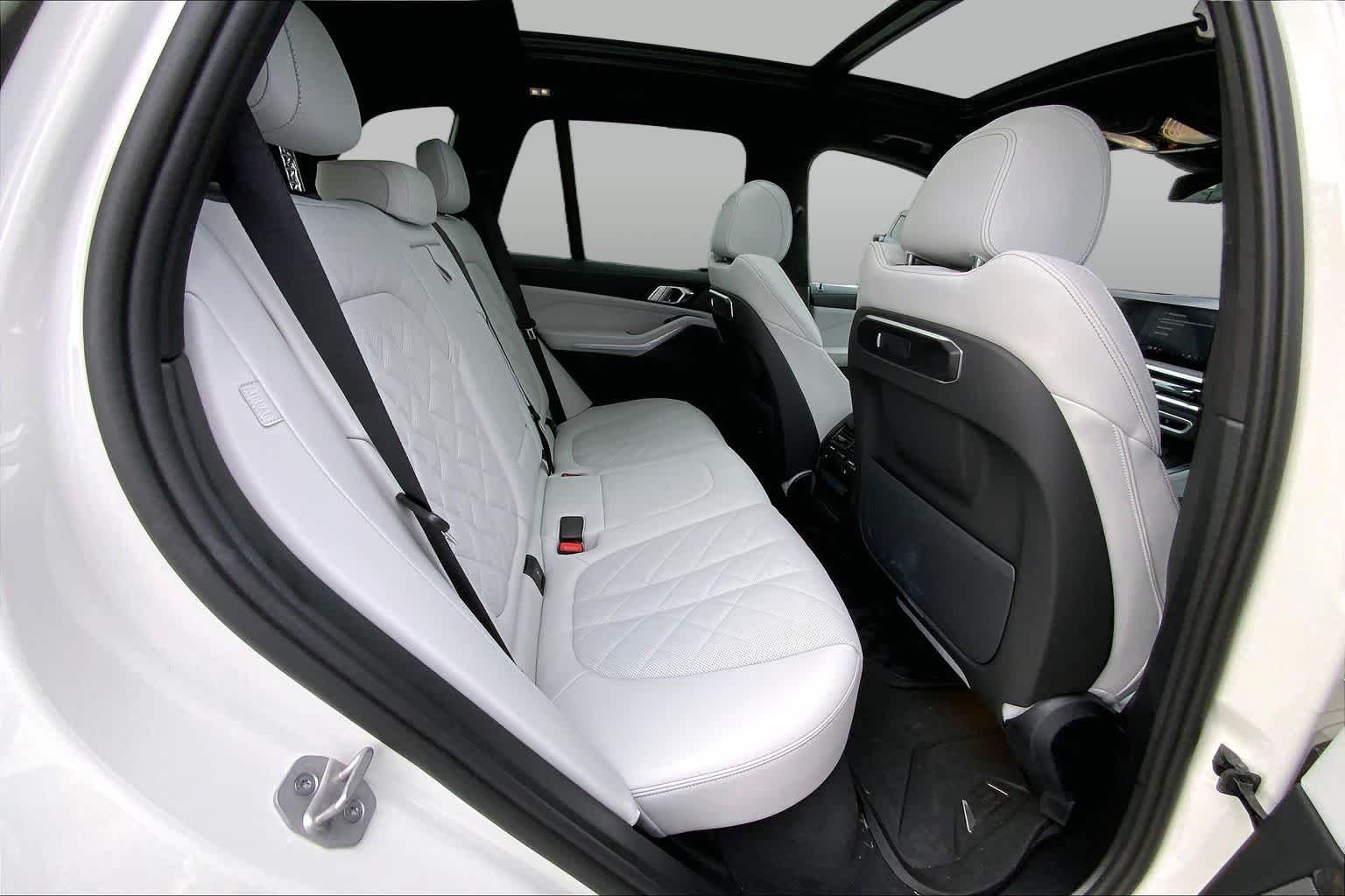 Used 2025 Alpine White BMW sDrive40i image 20