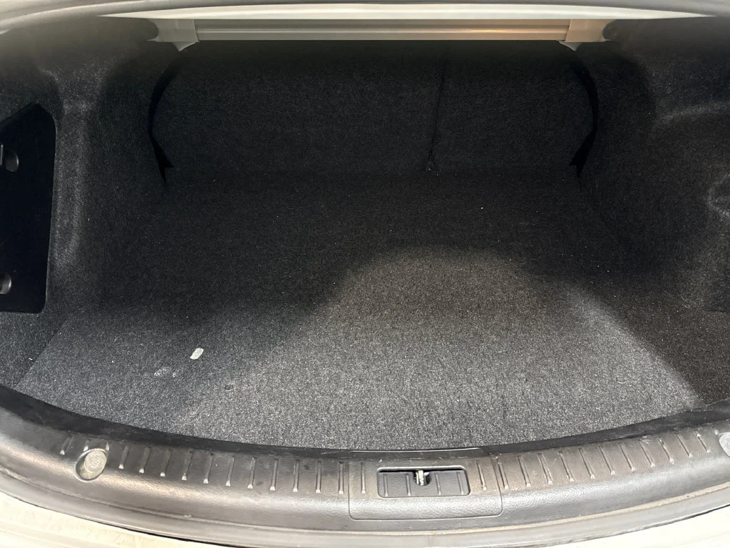 Used 2013 White Mazda i Sport image 11
