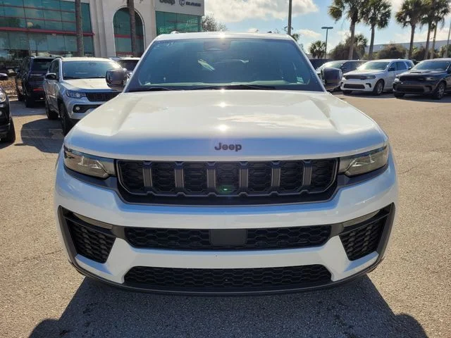 New 2026 Bright White Clear-Coat Exterior Paint Jeep Limited image 18