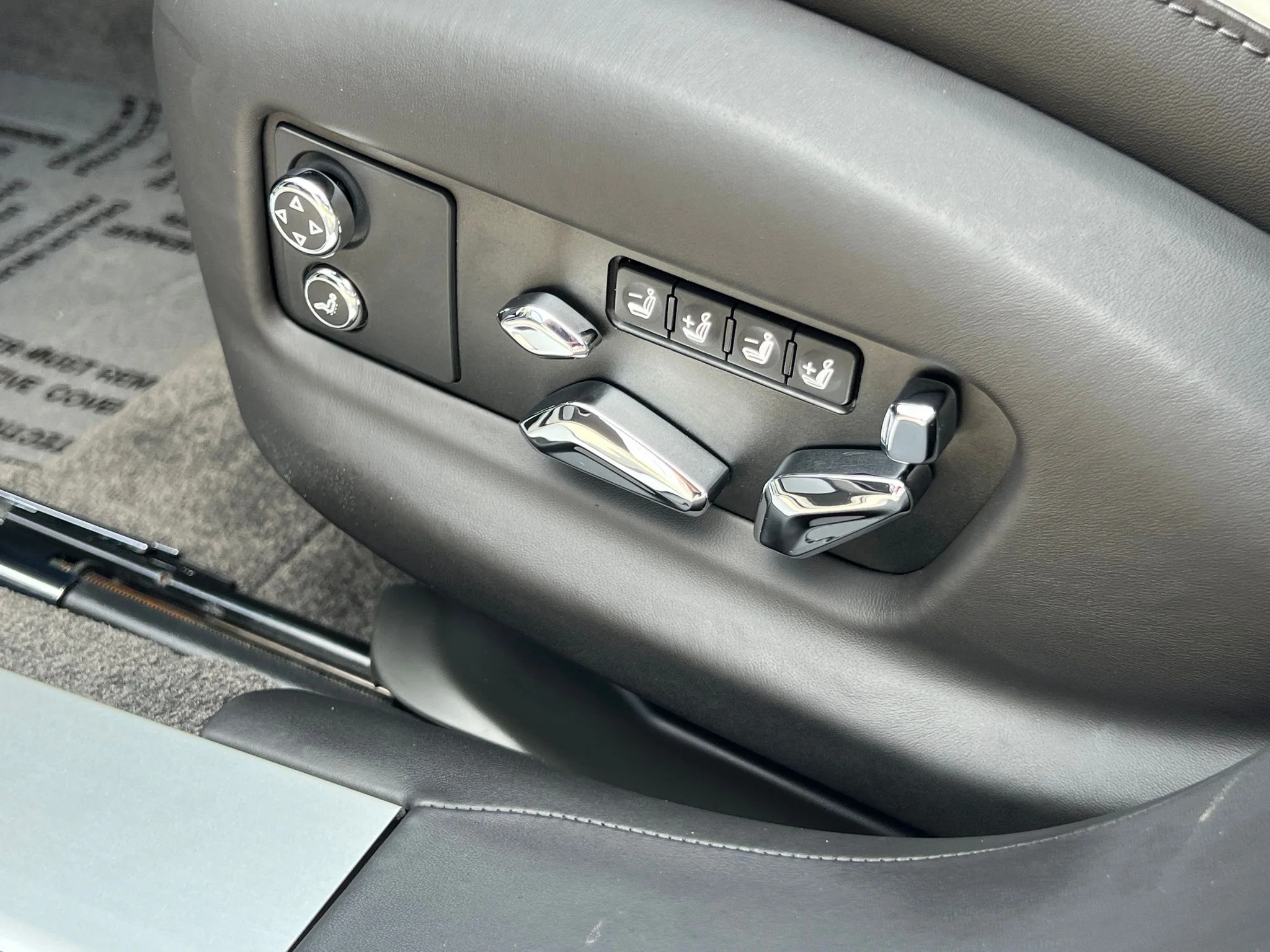 Used 2023  Bentley Speed image 38