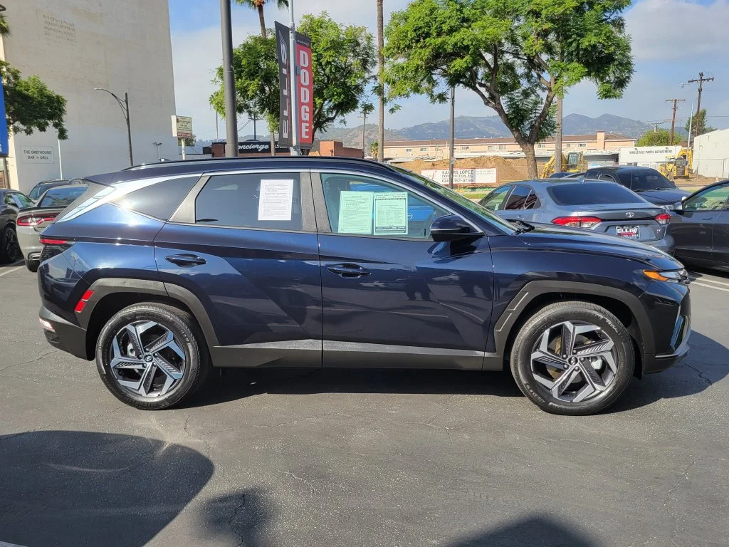 Used 2024 Blue Hyundai SEL Convenience image 5
