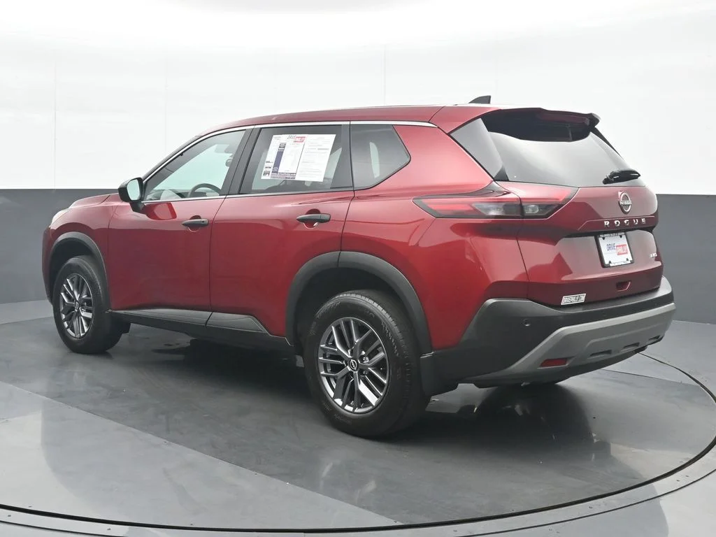 Used 2023 Red Nissan S image 4
