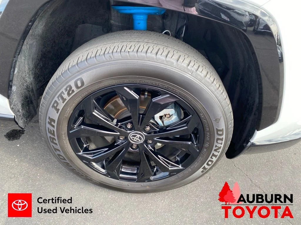Used 2025 Ice Cap Toyota SE image 11
