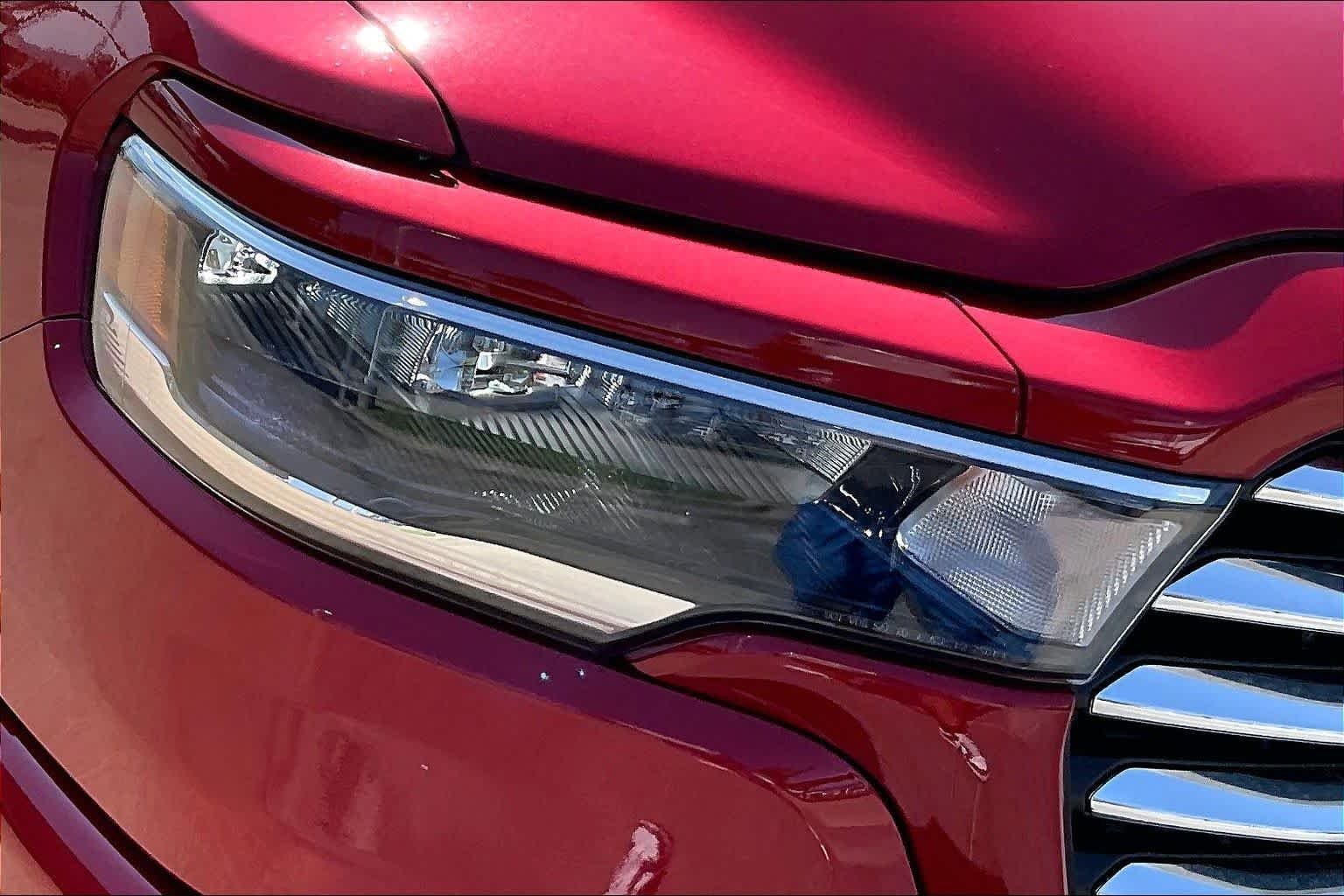 New 2027 Molten Red Pearl-Coat Exterior Paint RAM Laramie image 13