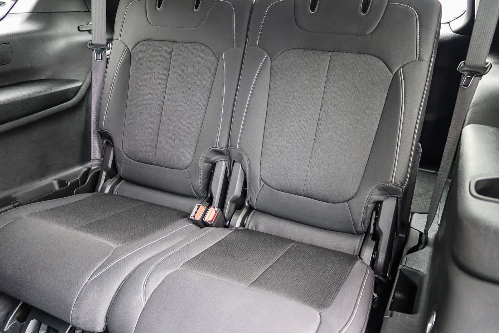 Used 2025 Baltic Gray Metallic Clearcoat Jeep Laredo X image 18