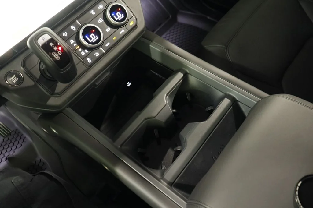 New 2026 Carpathian Grey Prem Met Land Rover X-Dynamic SE image 10