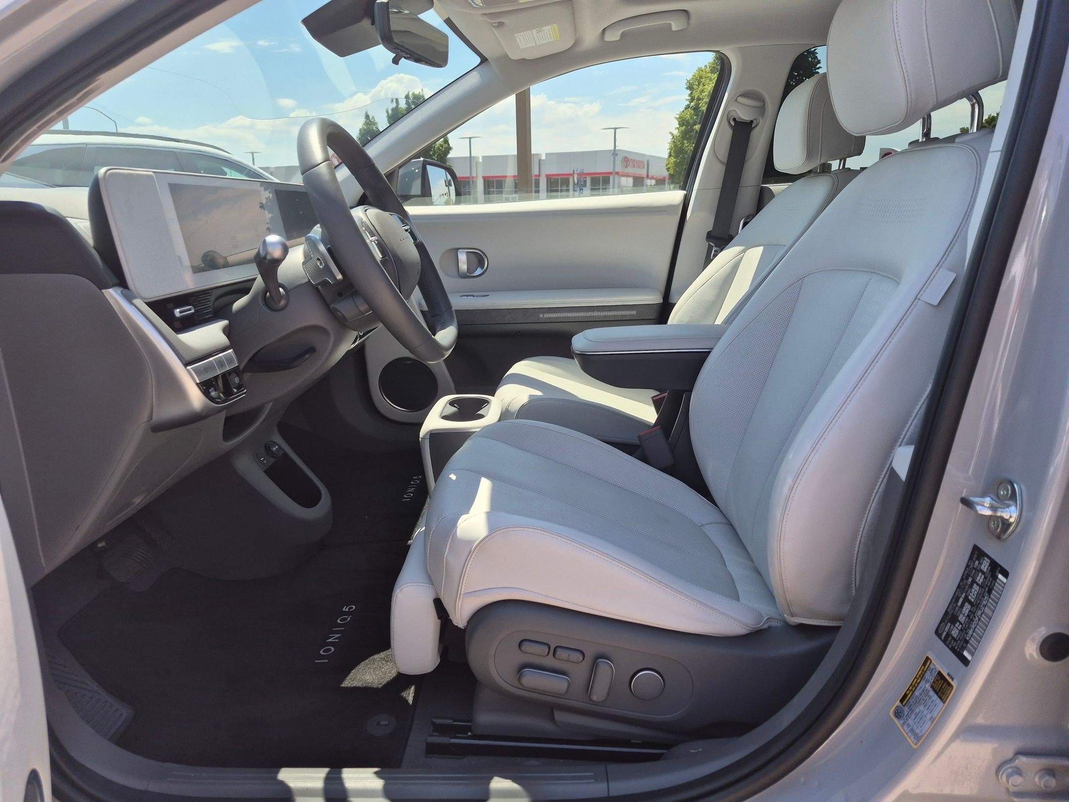 2024 Hyundai IONIQ 5 Limited - Photo 16