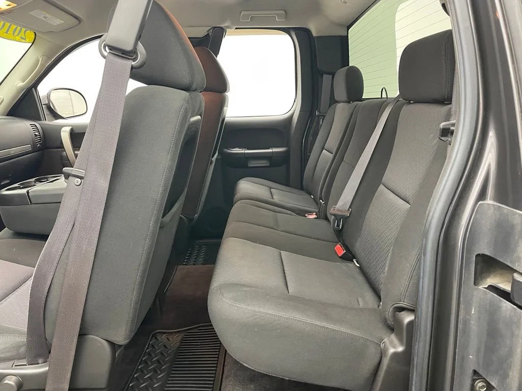 Used 2010 TAUPE GRAY METALLIC Chevrolet LT image 30