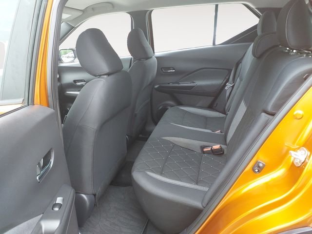 Used 2020 Orange Nissan SV image 13