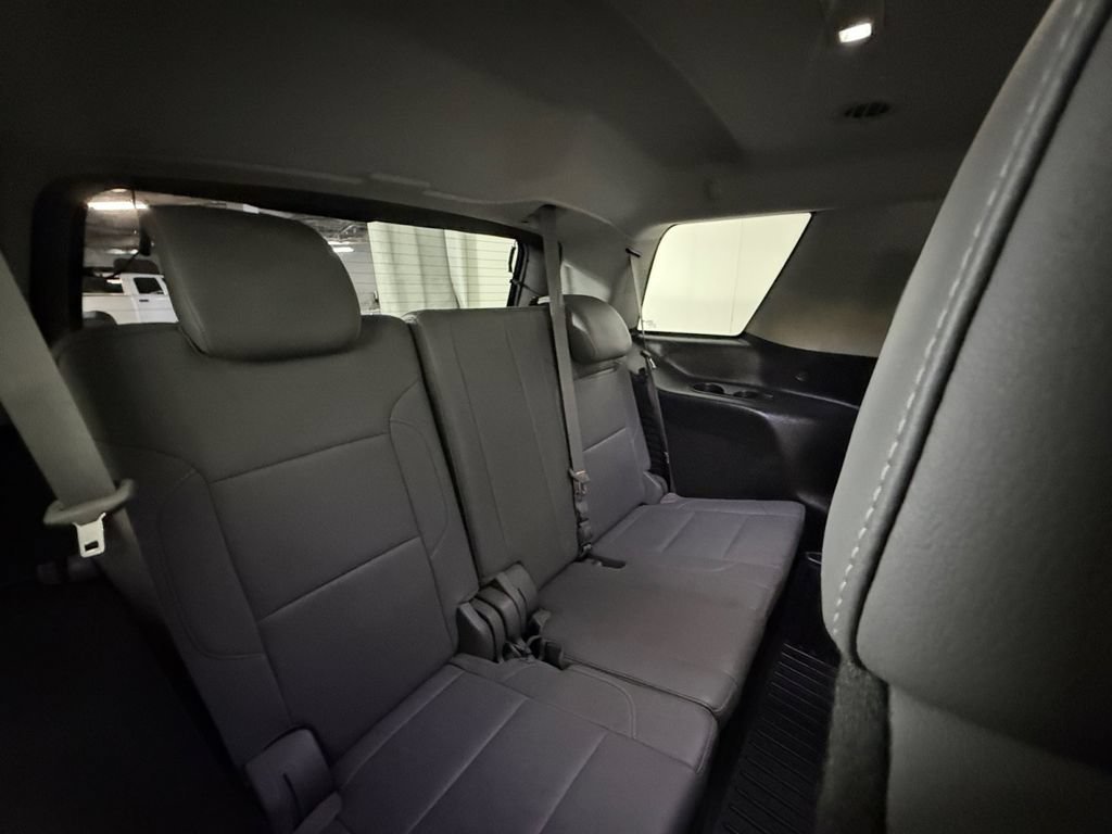 Used 2015 SILVER ICE METALLIC Chevrolet LT image 17