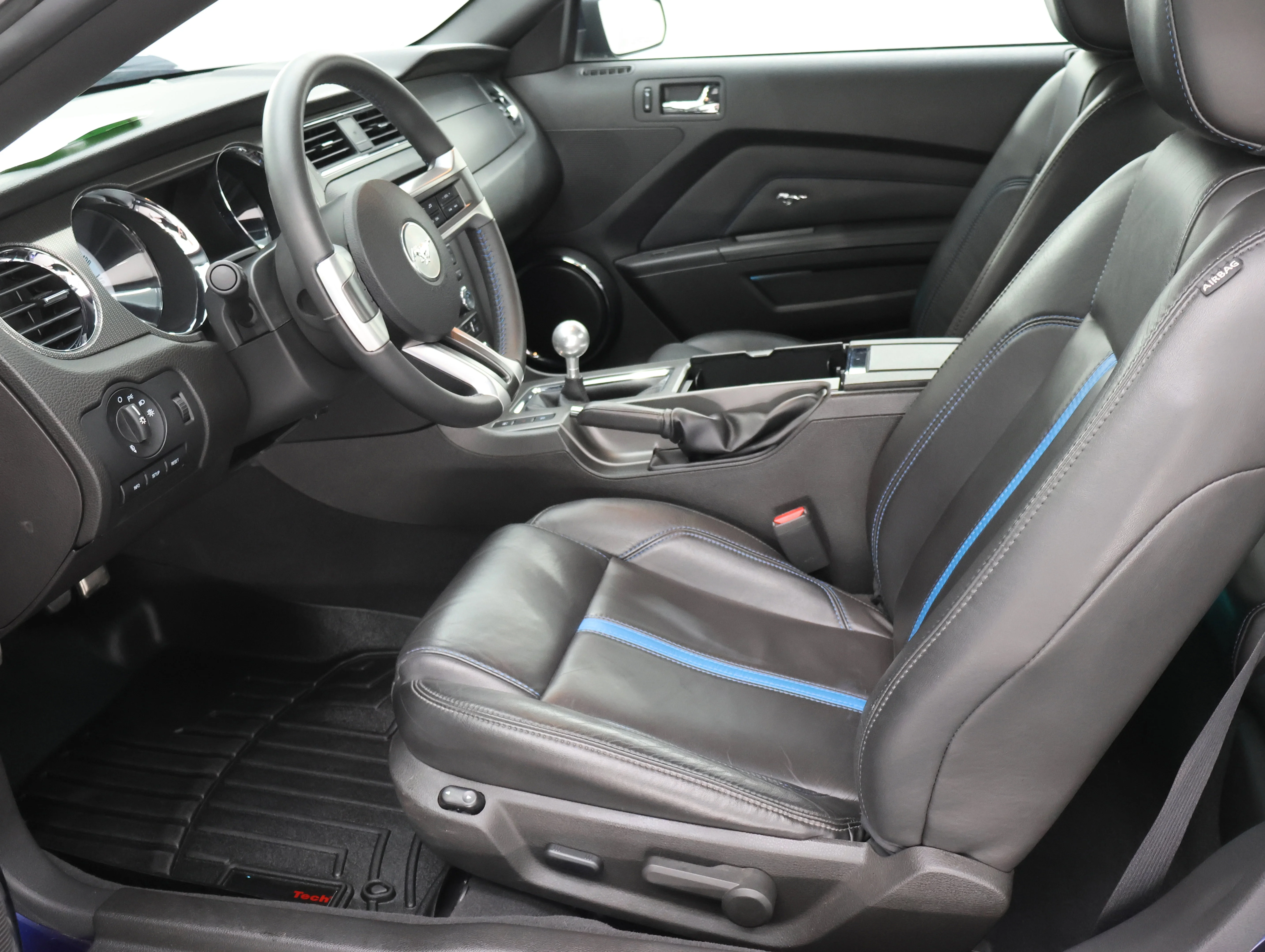 Used 2010 Kona Blue Metallic Ford GT Premium image 8