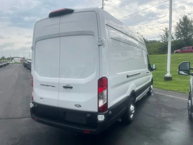 New 2026 Oxford White Ford Base image 5