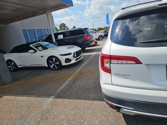 Used 2021 White Honda Touring image 7