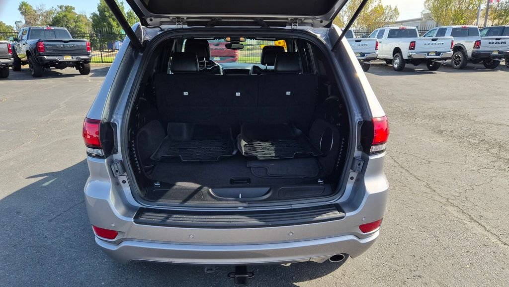 Certified Used 2018 Silver Jeep Altitude image 10
