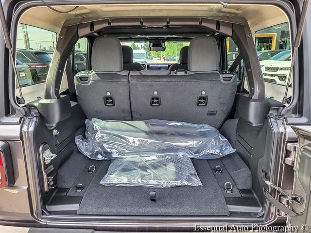 New 2026 Granite Crystal Metallic Clearcoat Jeep Sport S image 22