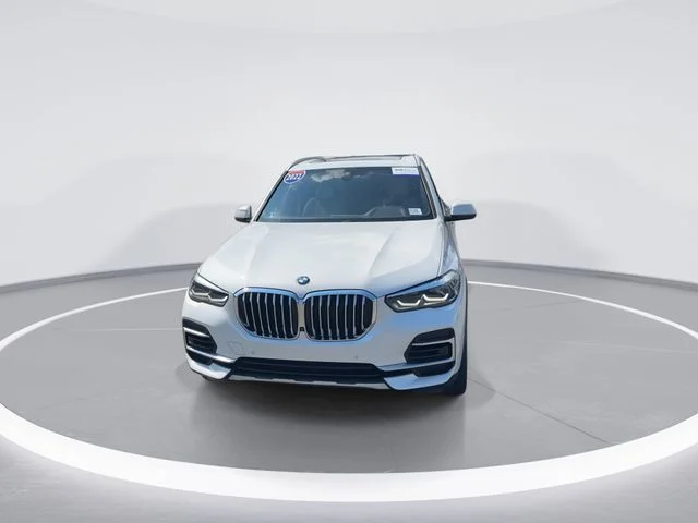 Used 2022 White BMW sDrive40i image 2
