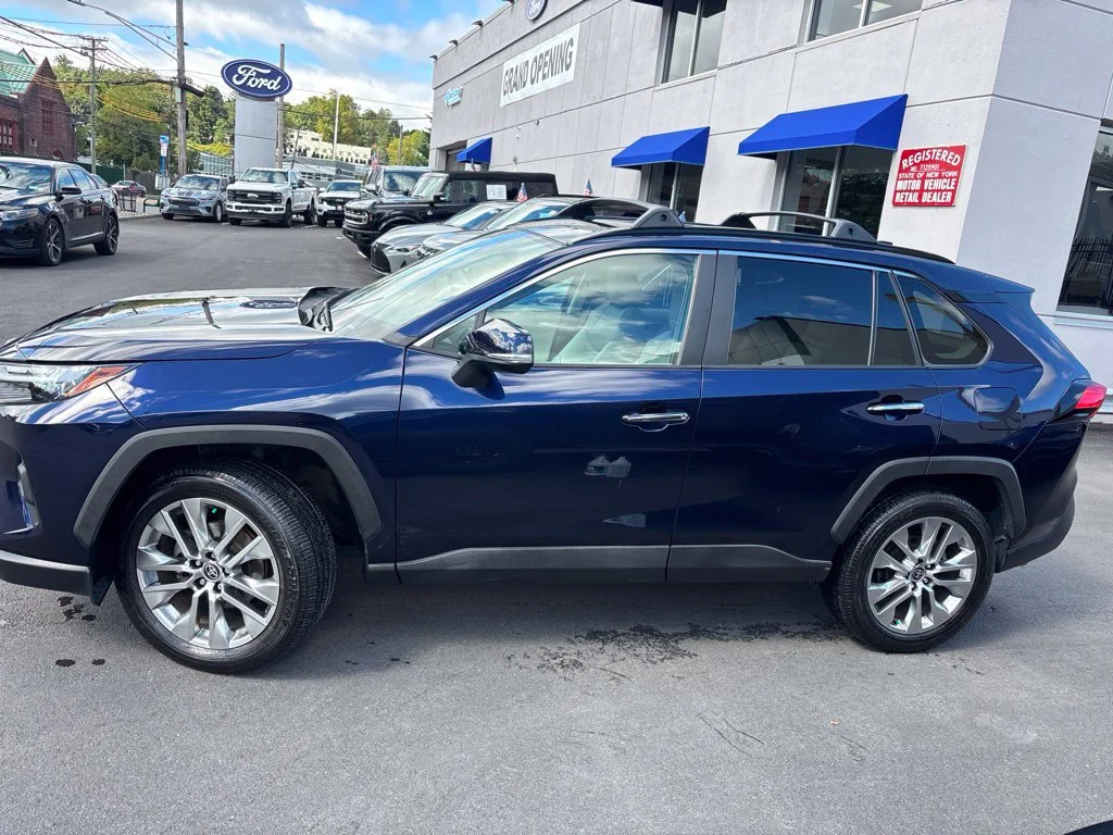 Used 2023  Toyota Limited image 2