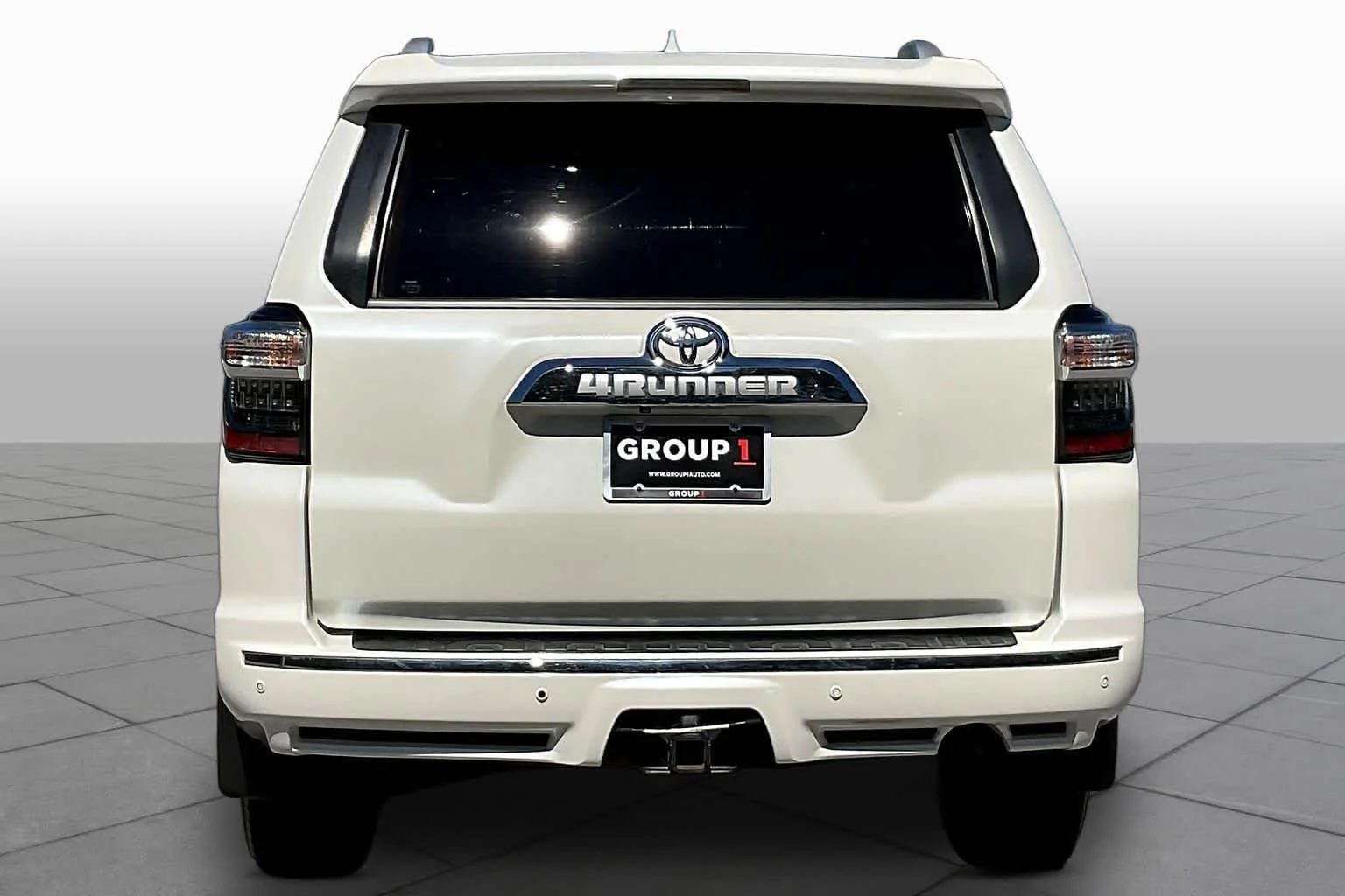 Used 2014 Blizzard Pearl Toyota Limited image 4
