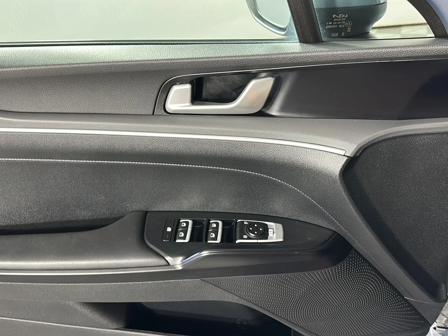 Used 2023 Everlasting Silver Kia LXS image 11