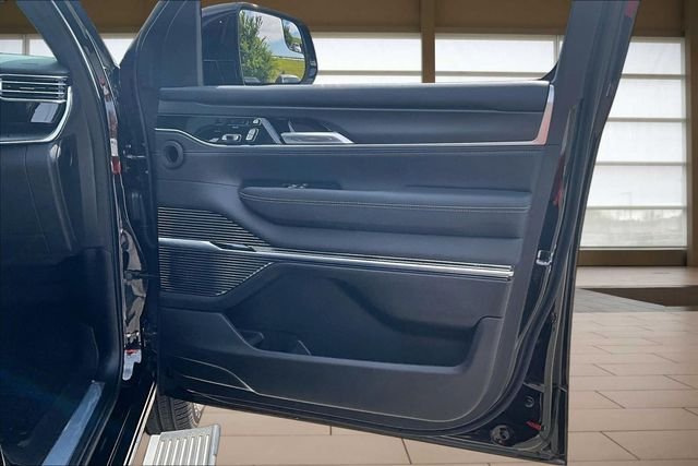 Used 2026 Black Jeep Summit Obsidian image 23