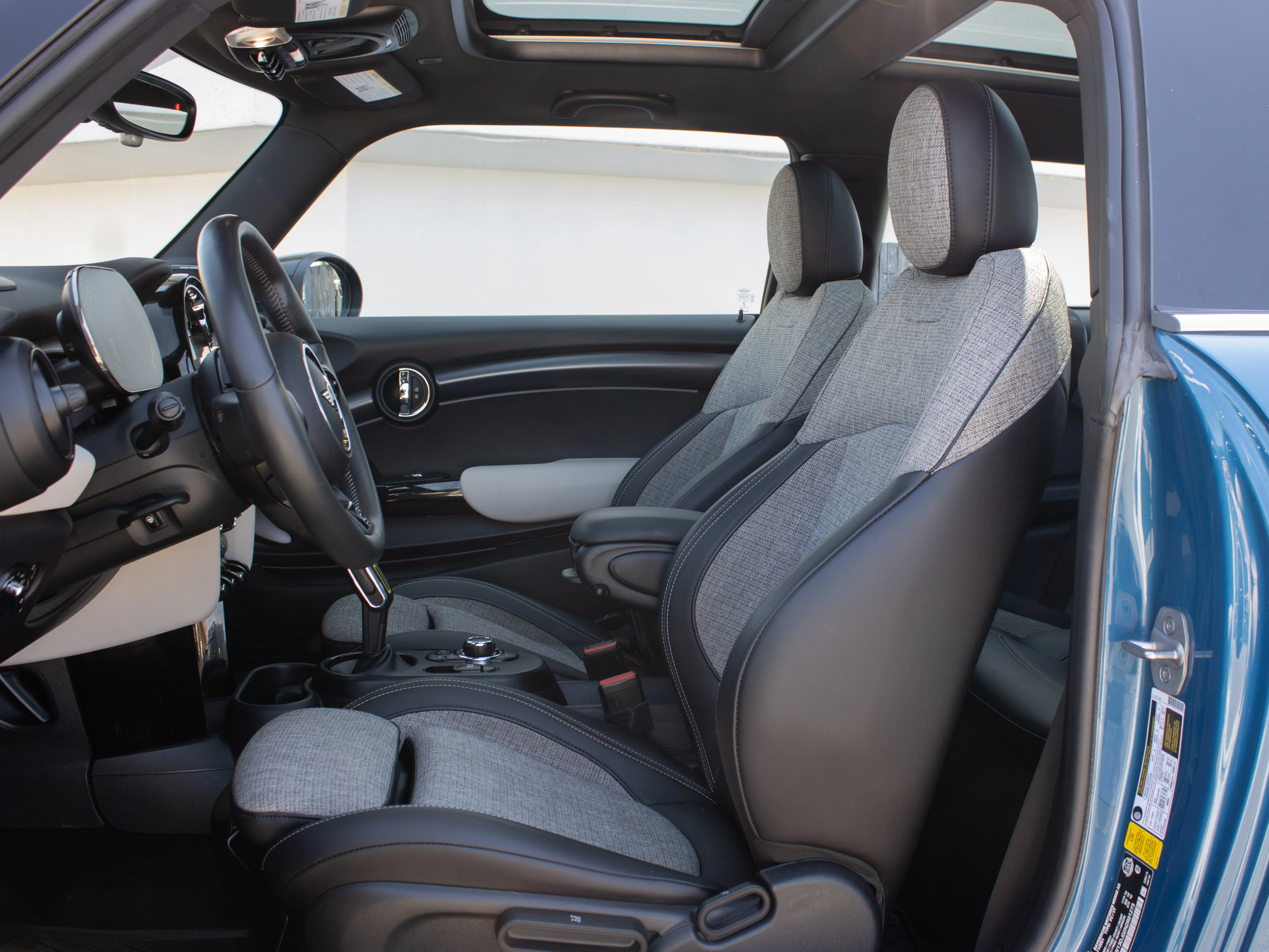 Used 2022 Blue MINI Cooper SE* | All-Electric | Heated Seats | Heated Steering Wheel | Navigation | Back-Up Camera | image 2