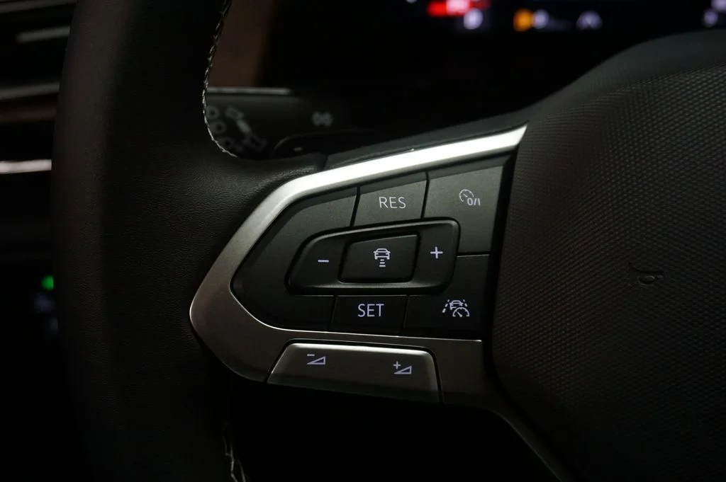 New 2026 Black Volkswagen 2.0T SE w/Technology image 23