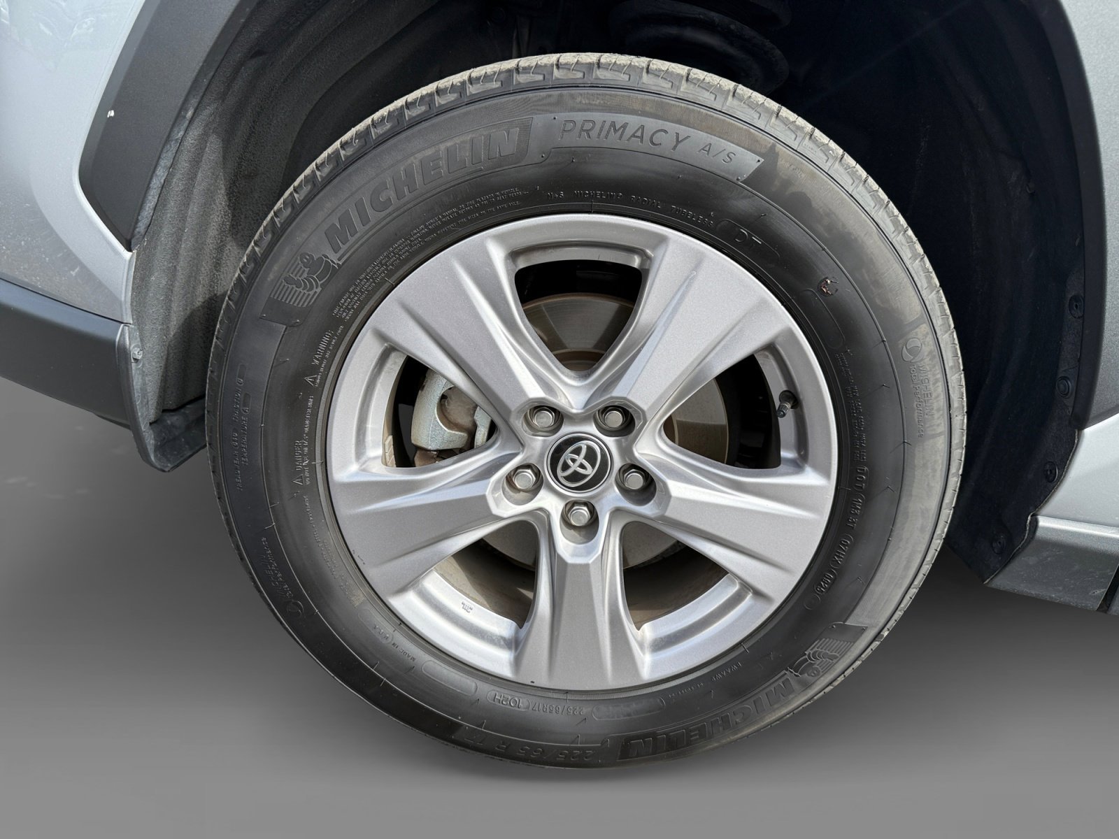 Used 2025 Silver Sky Metallic Toyota XLE image 9