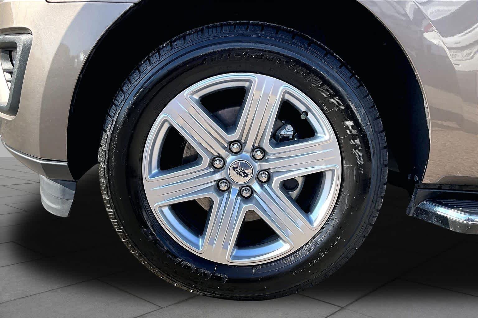Used 2019 Stone Gray Ford XLT image 13