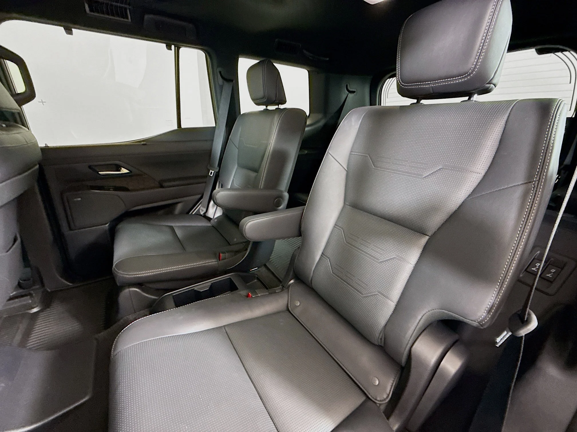 Certified Used 2025 NIGHTFALL MICA Lexus 550 Luxury+ image 23