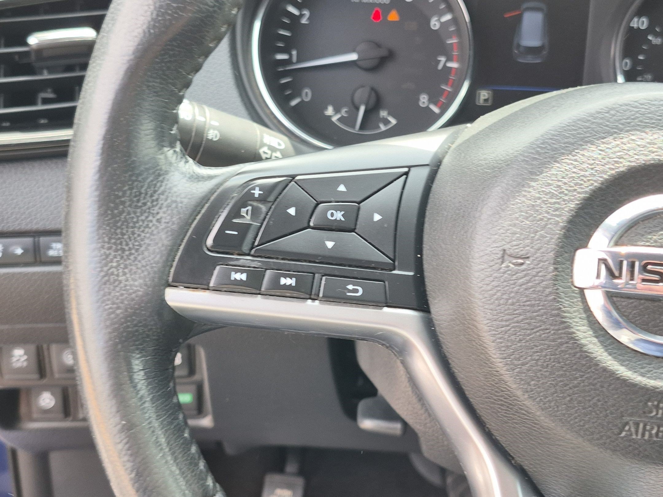 Used 2018 Caspian Blue Nissan SL image 17