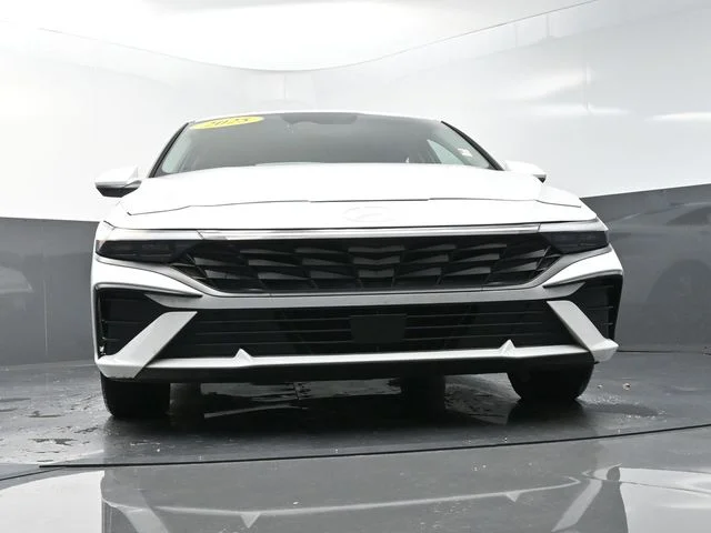 Used 2025 White Hyundai SEL Convenience image 42