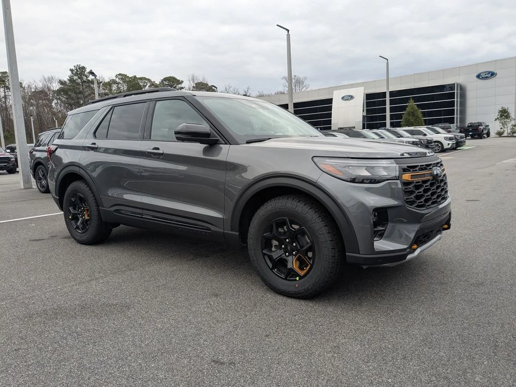 New 2026 Carbonized Gray Metallic Ford Tremor image 2
