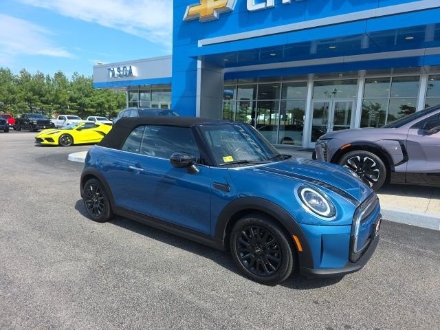 Used 2022 Blue MINI Iconic image 1