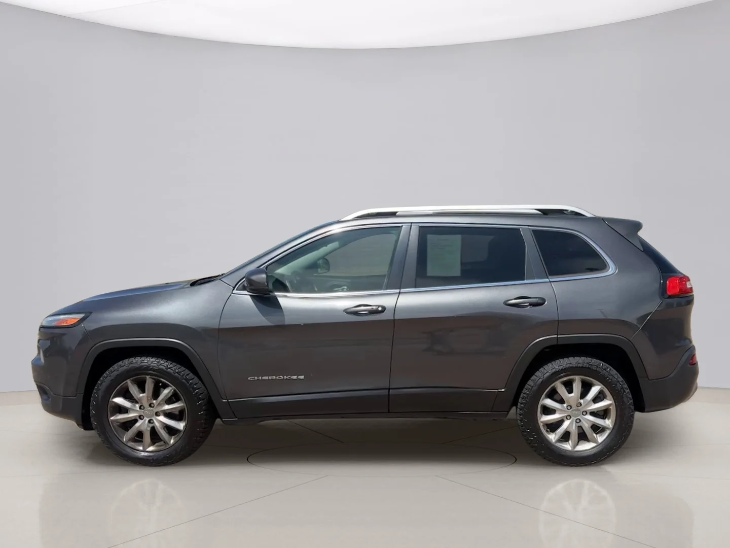Used 2015 Gray Jeep LIMITED image 2