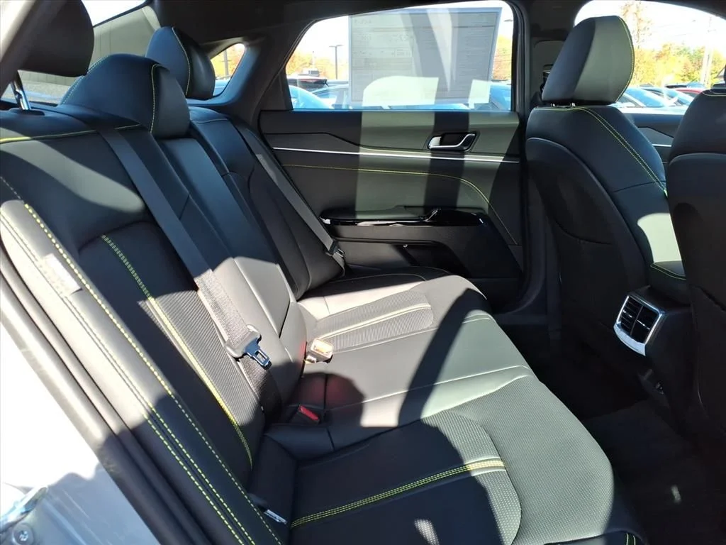 2026 Kia K5 GT - Photo 8
