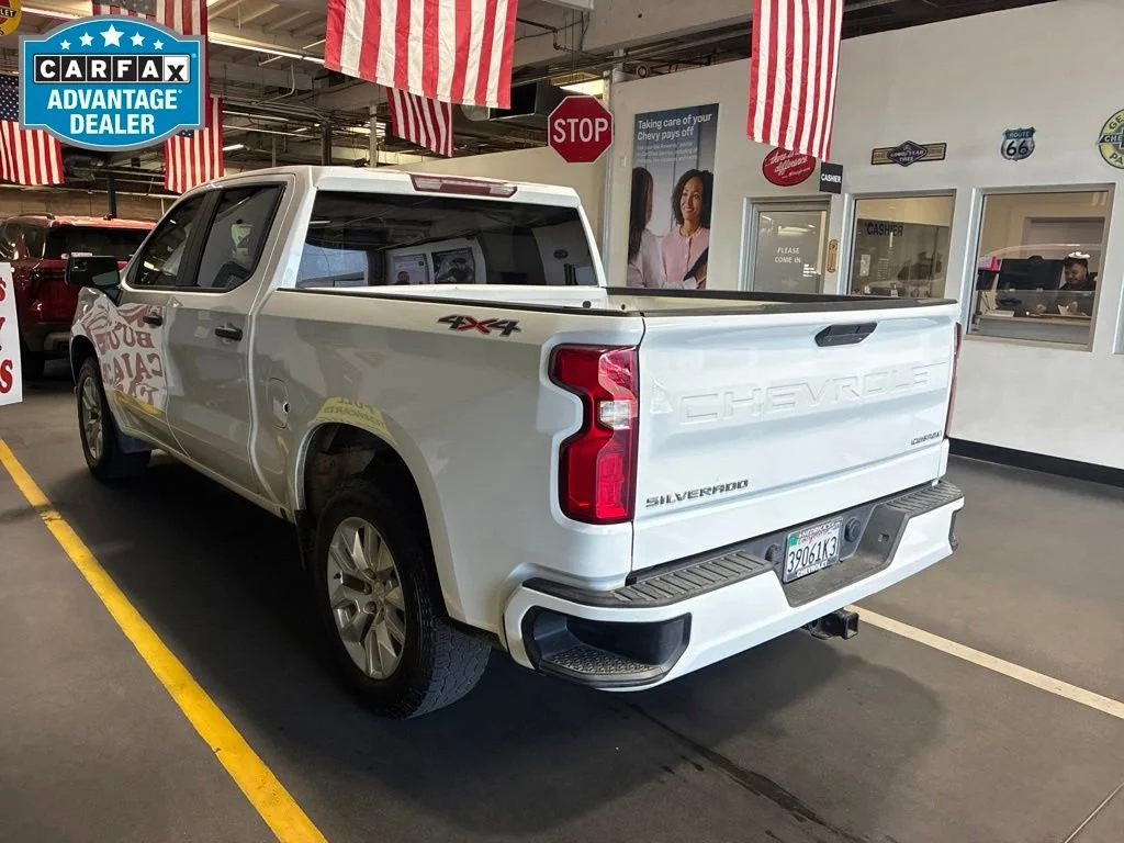 Used 2022 Summit White Chevrolet Custom image 3