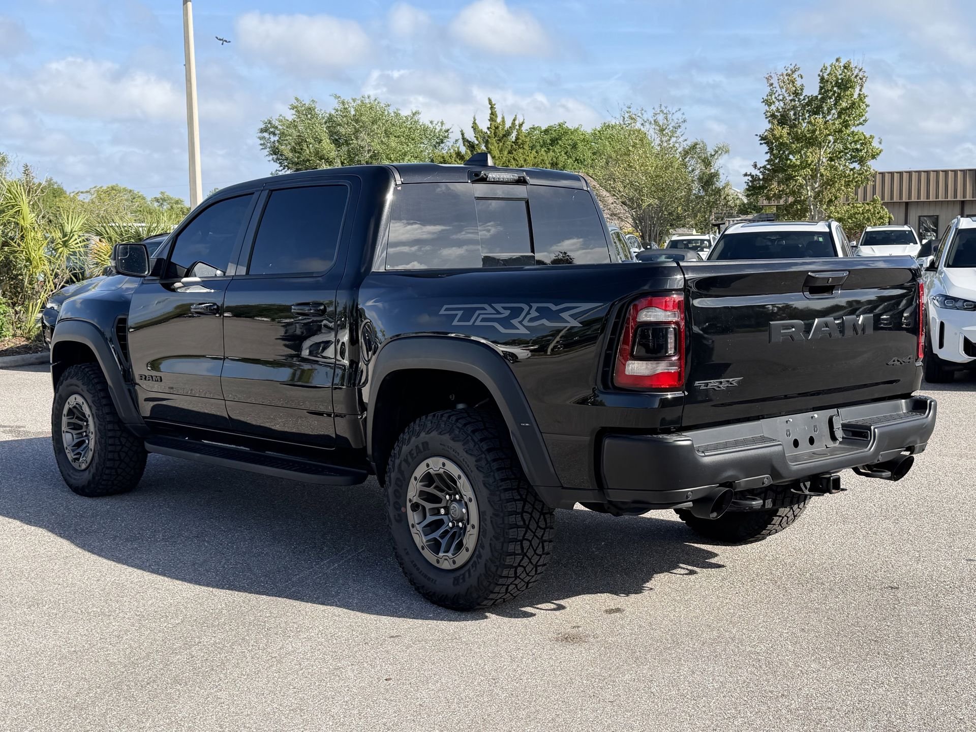 View vehicle photo 7