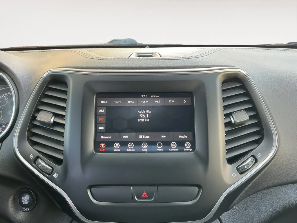 Used 2019 Red Jeep Latitude Plus image 20