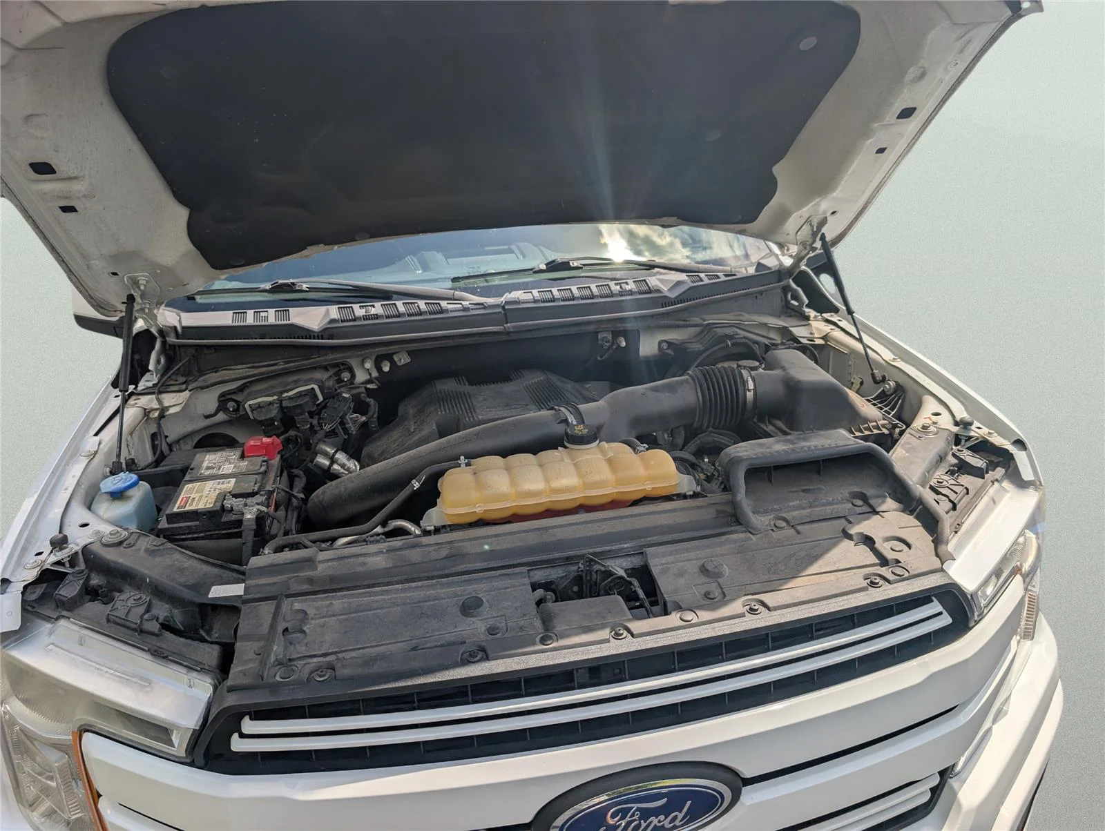 Used 2018 Oxford White Ford LARIAT image 22