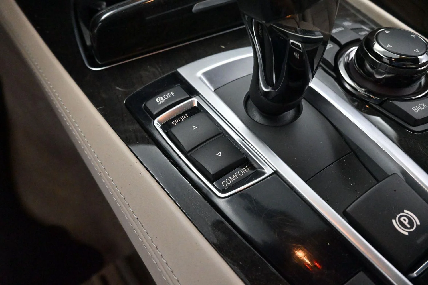 Used 2013 Dark Graphite Metallic Ii BMW 750i image 27