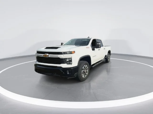 Used 2024 White Chevrolet Custom image 4